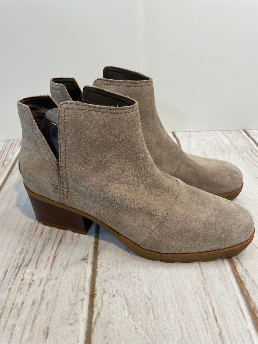 Sorel Taupe Beige Suede Ankle Booties Size 10 Women’s Stacked Heel Boots Neutral